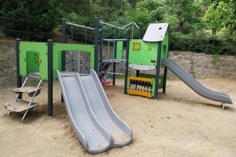 Az új kéttornyú vár a gellérthegyi Verejték téri játszótéren
